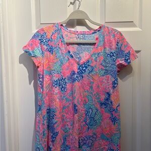 Lilly Pulitzer- Splendor In The Sand Floral Short Sleeves & V-Neck Top